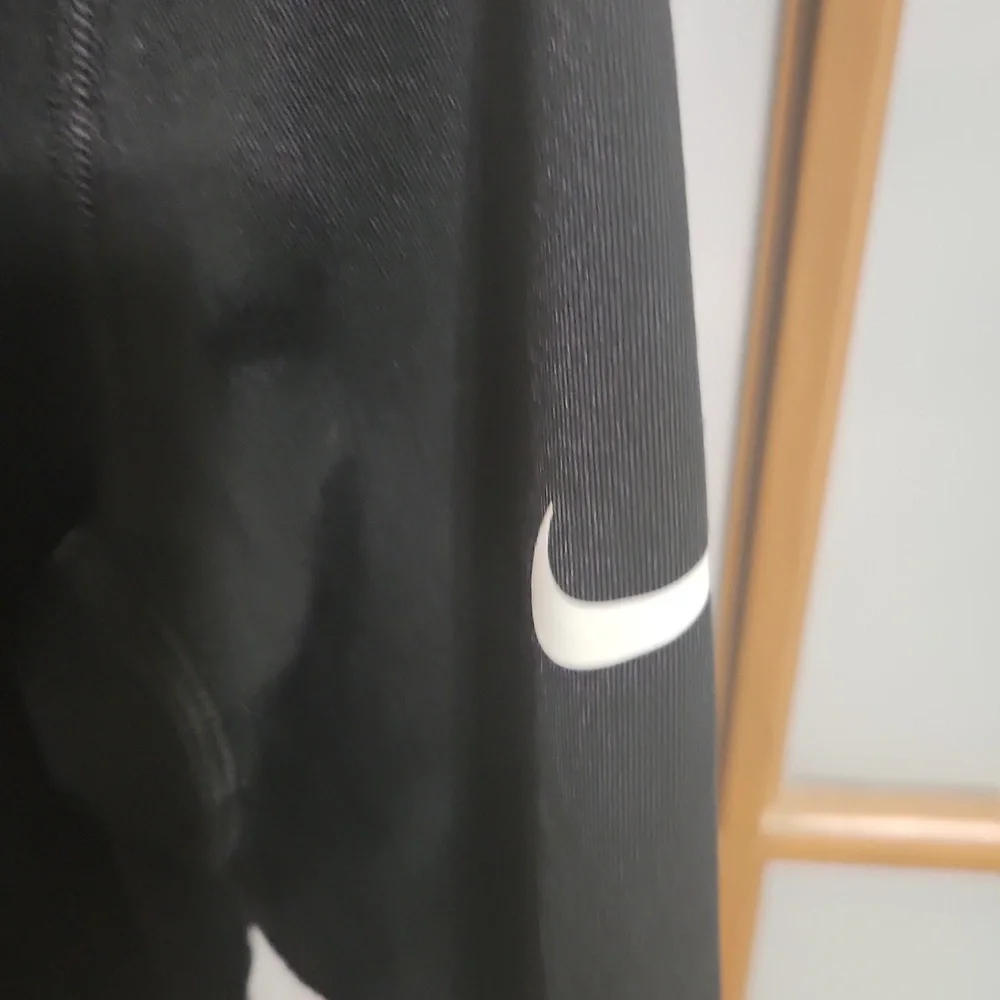 Nike sleek black